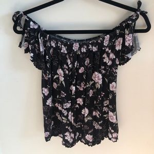 Off the shoulder American Eagle Outfitters top!